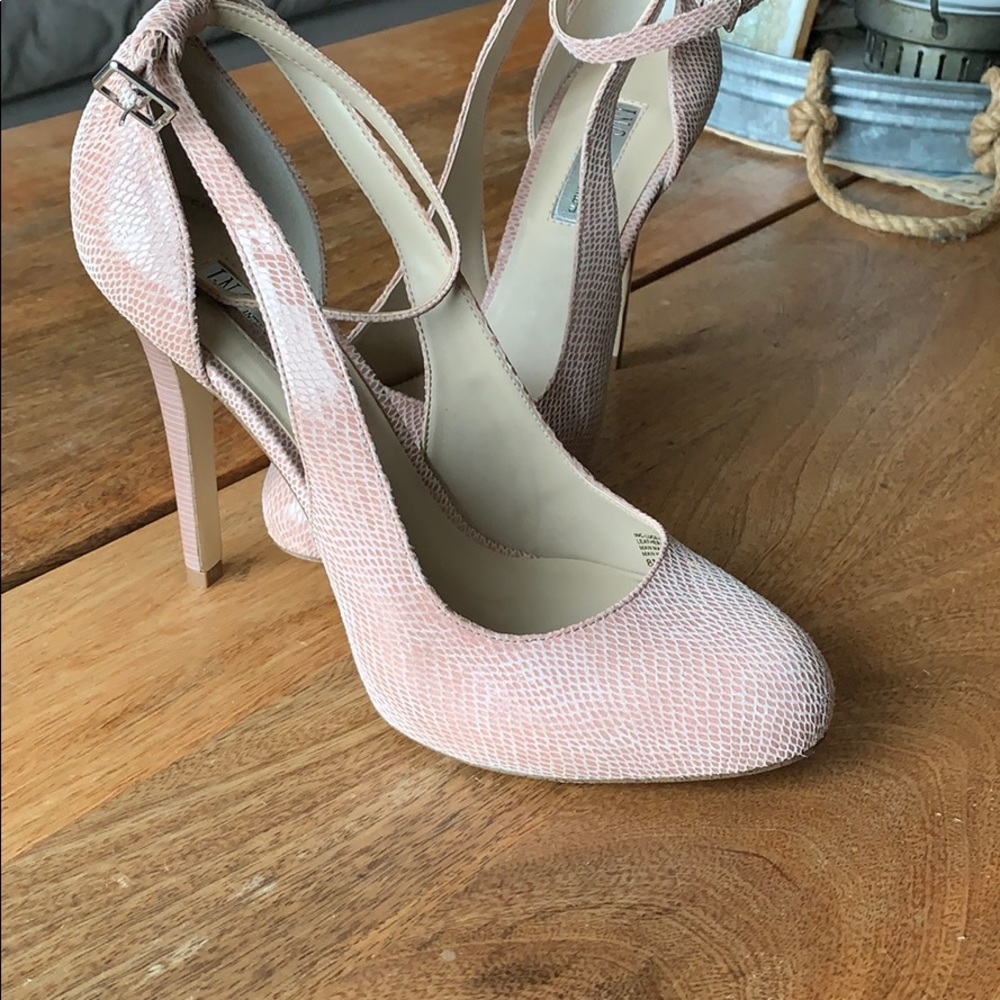 INC blush pink heel size 8